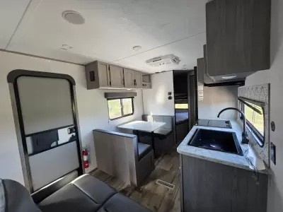 Used 2023 Dutchmen RV Coleman 274BH — photo 16