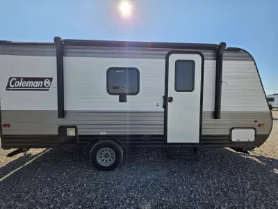 Used 2022 Dutchmen RV Coleman 17B — photo 9