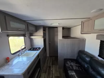 Used 2022 Dutchmen RV Coleman 17B — photo 16