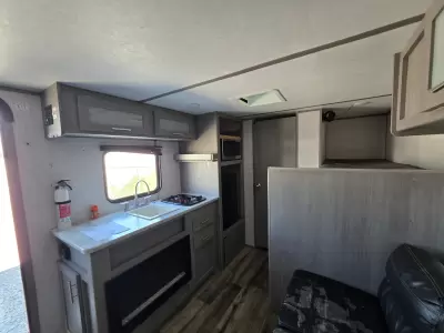Used 2022 Dutchmen RV Coleman 17B — photo 17