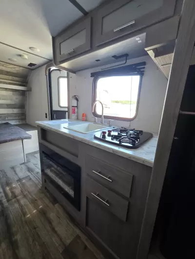 Used 2022 Dutchmen RV Coleman 17B — photo 22