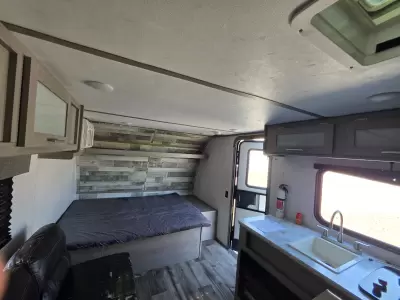 Used 2022 Dutchmen RV Coleman 17B — photo 24