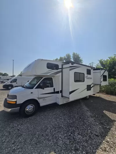 Used 2021 Coachmen Freelander 26DS — photo 3