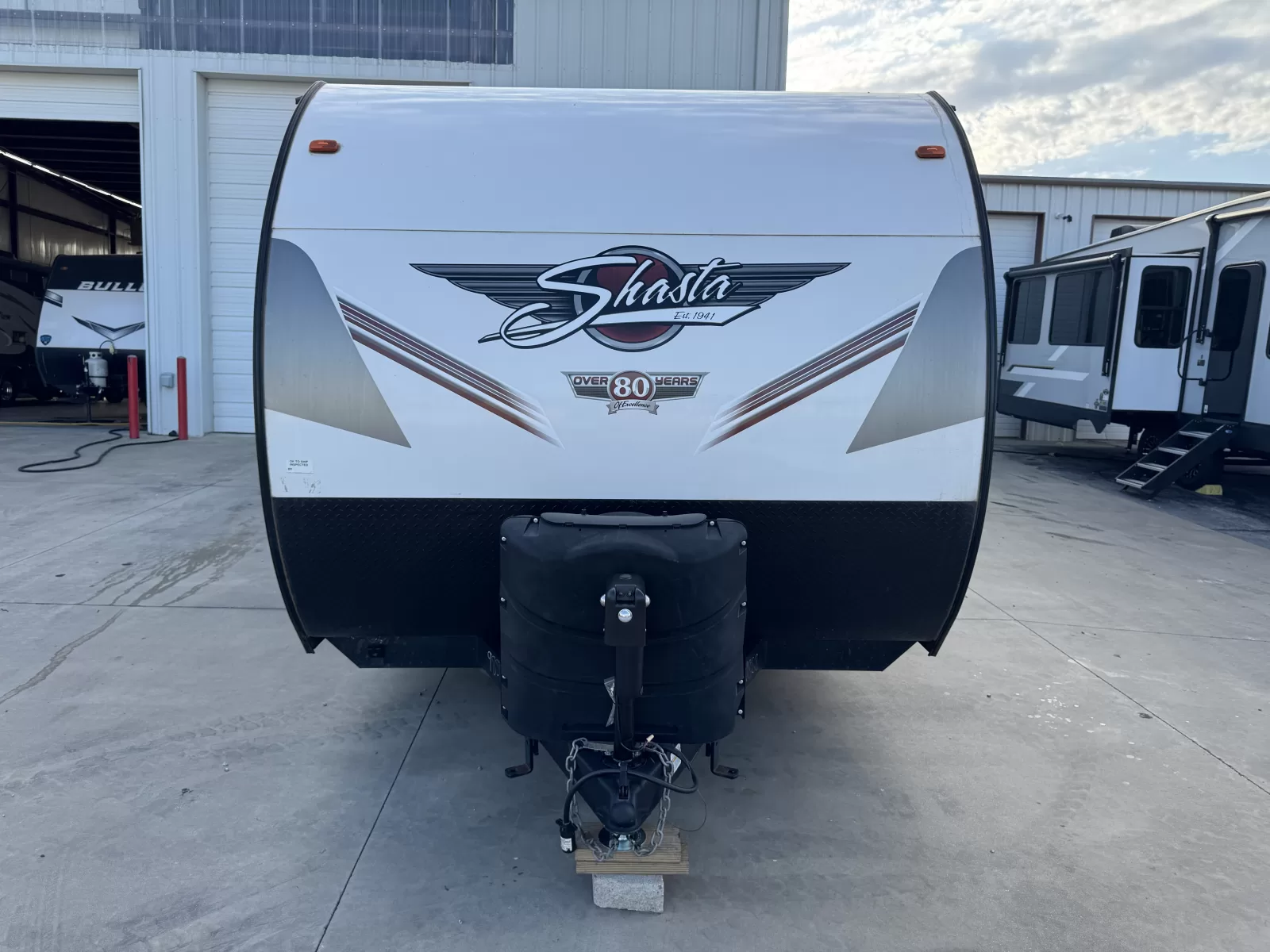 2022 Shasta 25RB travel trailer living area available at Bell Camper Sales in Bartlesville, Oklahoma