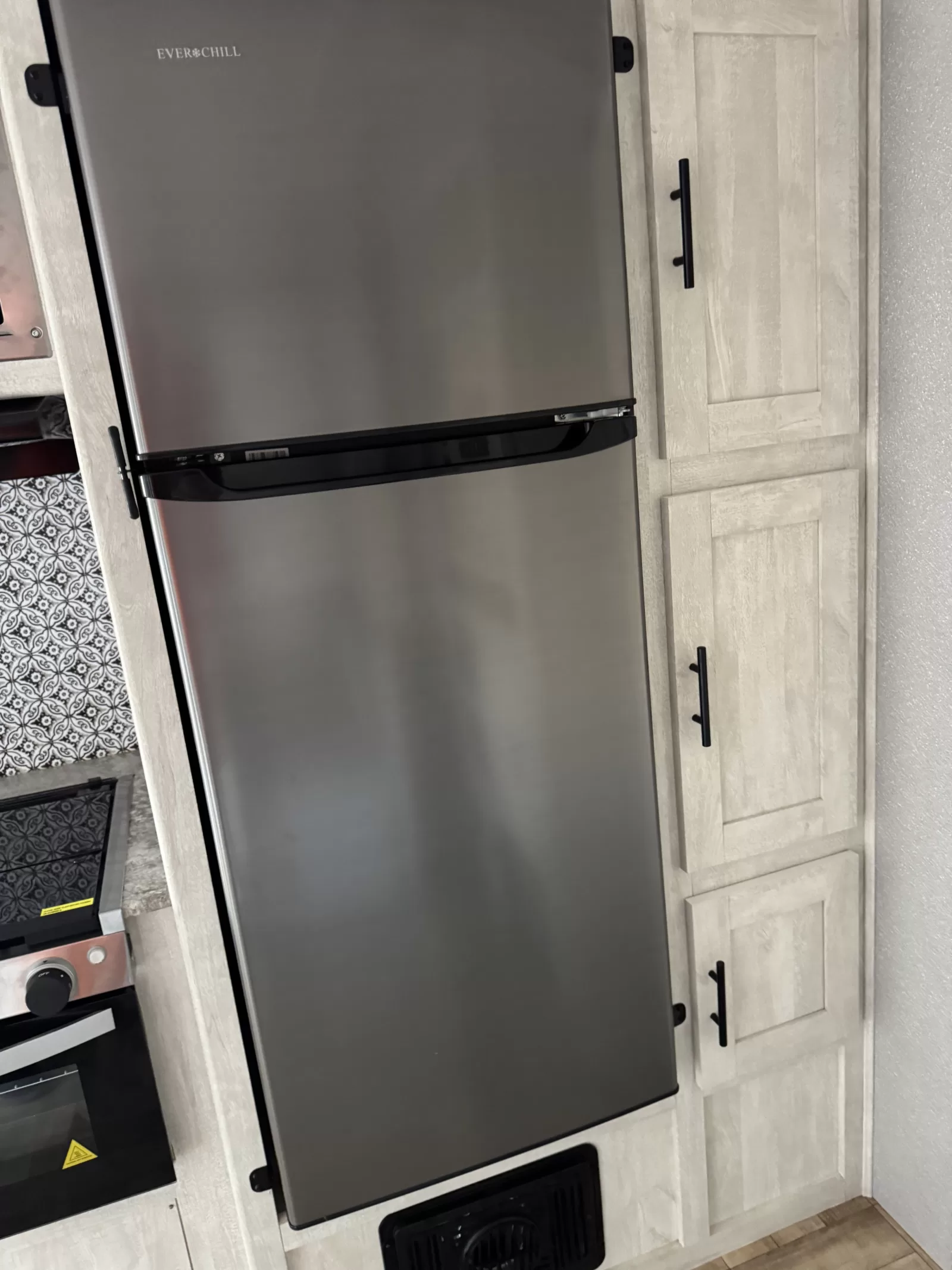 2022 Shasta 25RB travel trailer bedroom available at Bell Camper Sales in Bartlesville, Oklahoma