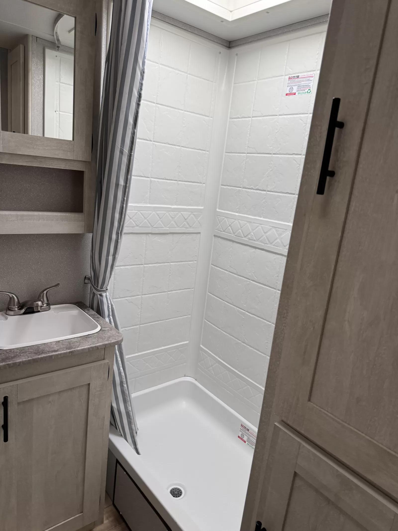 2022 Shasta 25RB travel trailer storage compartment available at Bell Camper Sales in Bartlesville, Oklahoma