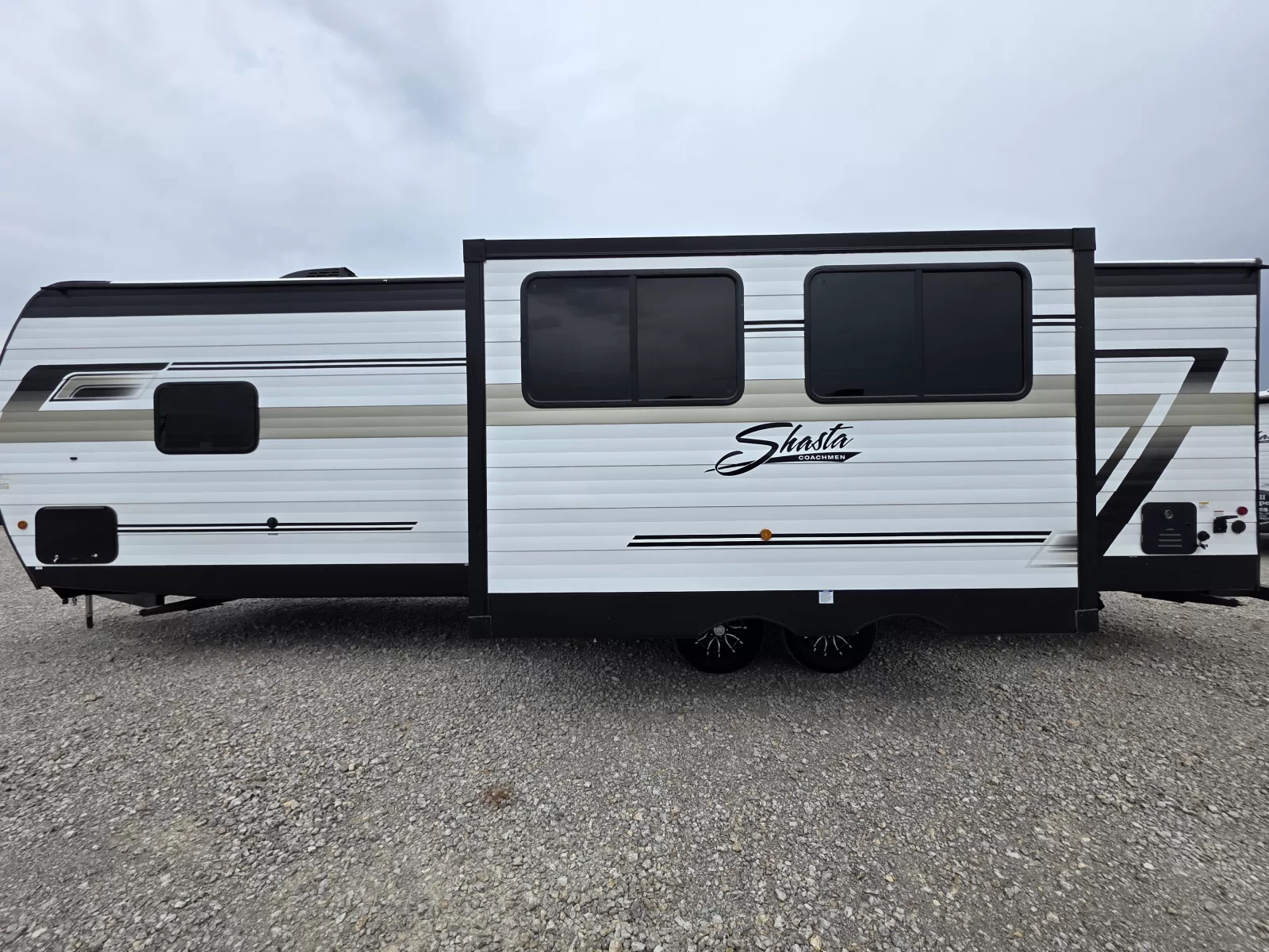 2027 Shasta Oasis 30RKS travel trailer exterior angle available at Bell Camper Sales in Bartlesville, Oklahoma