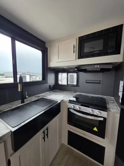 New 2027 Shasta Oasis 30RKS — photo 21