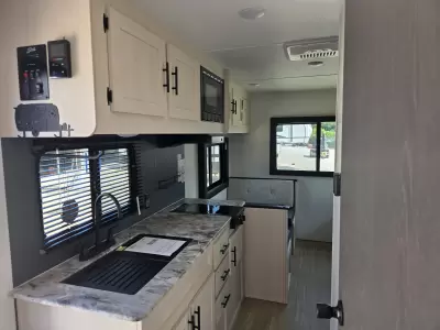 New 2027 Coachmen RV Shasta Oasis 521CK — photo 16