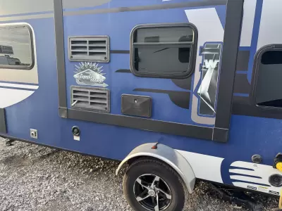 Used 2017 Winnebago Minnie Drop 170K — photo 5