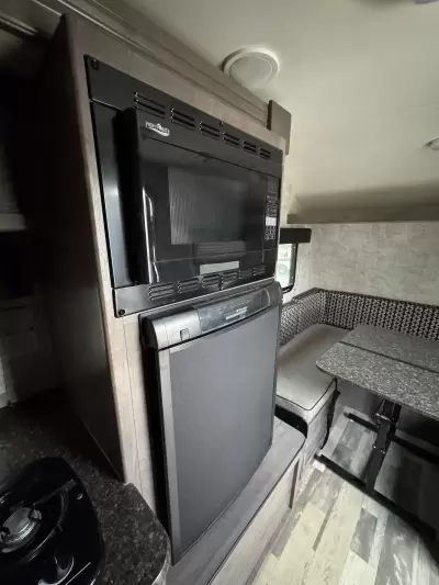 Used 2017 Winnebago Minnie Drop 170K — photo 12