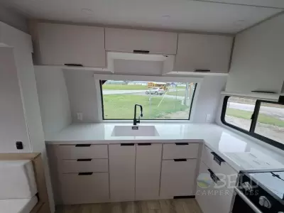 New 2026 Winnebago Thrive 26FKD — photo 23