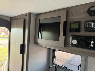 New 2026 Lance Lance Truck Campers 825 — photo 13