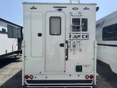 Used 2025 Lance 975 — photo 4