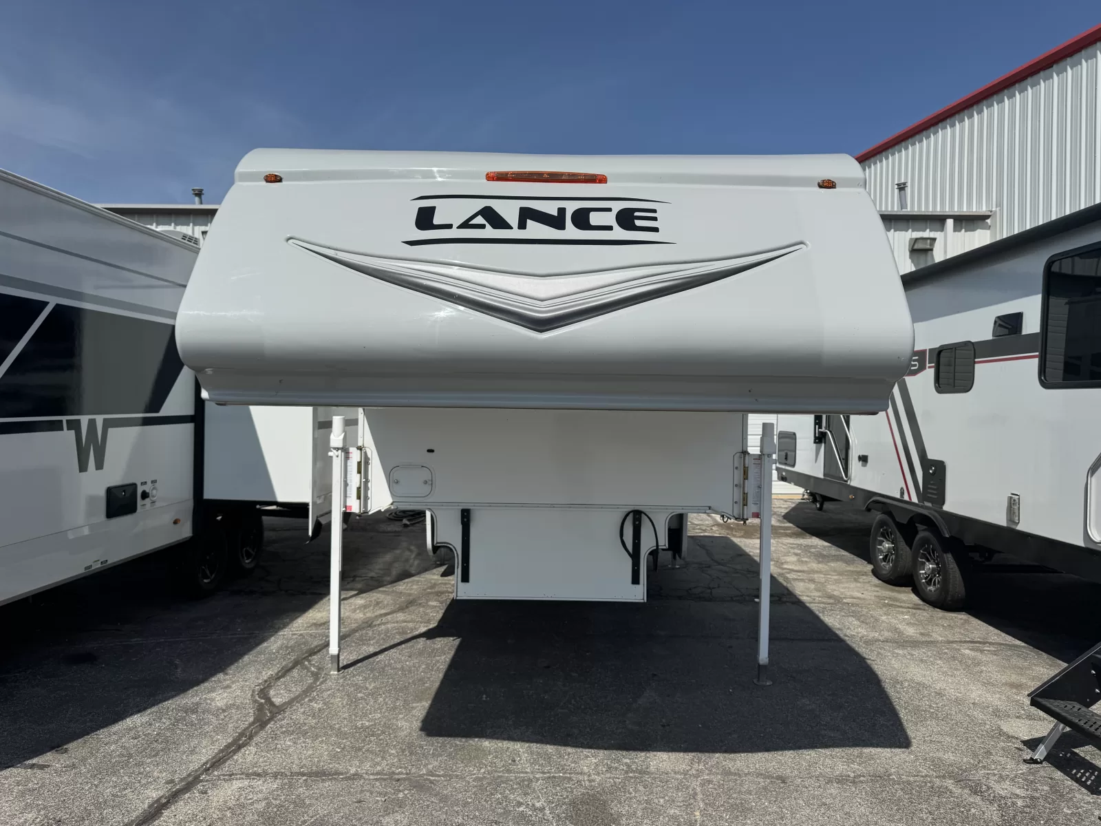 Used 2025 Lance 975