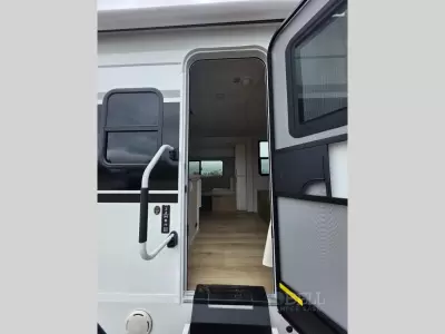 New 2026 Winnebago Thrive 22MBH — photo 13