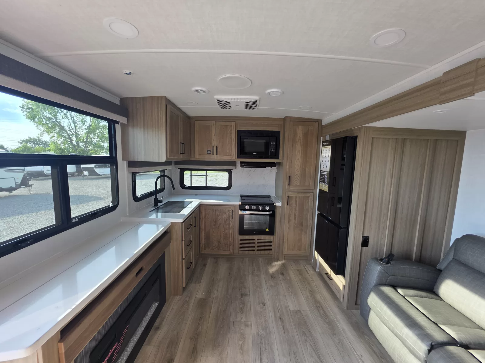 2027 Forest River Rockwood Ultra Lite 2711RK travel trailer specifications available at Bell Camper Sales in Bartlesville, Oklahoma