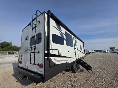 New 2027 Forest River RV Rockwood Ultra Lite 2711RK — photo 8