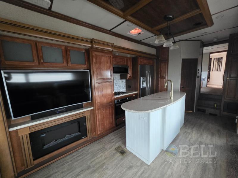 Used 2017 Redwood RV Redwood 3901MB