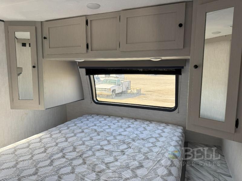 New 2025 Coachmen RV Apex Ultra-Lite 256BHS