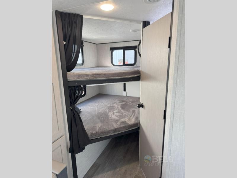 New 2025 Coachmen RV Apex Ultra-Lite 256BHS
