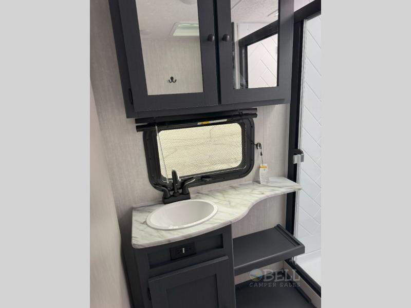 New 2025 Coachmen RV Apex Ultra-Lite 241BHS