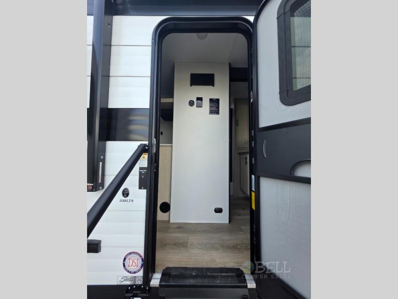 New 2026 Shasta RVs Shasta 33RLTS