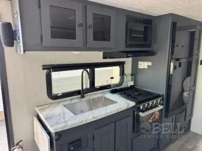 New 2025 Coachmen RV Apex Ultra-Lite 241BHS — photo 9
