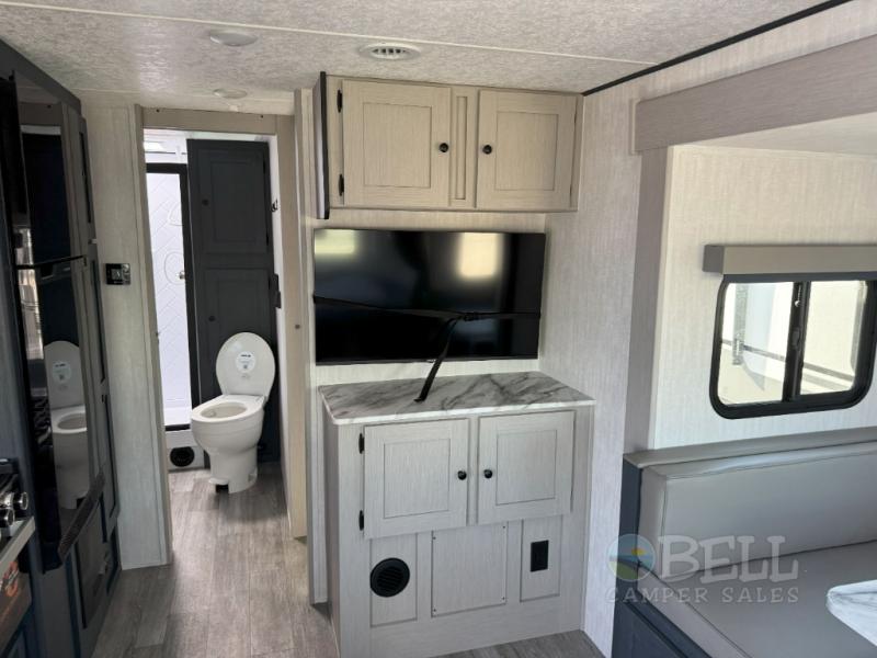 New 2025 Coachmen RV Apex Ultra-Lite 241BHS
