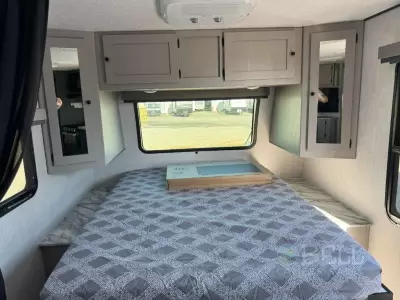 New 2025 Coachmen RV Apex Ultra-Lite 241BHS — photo 8
