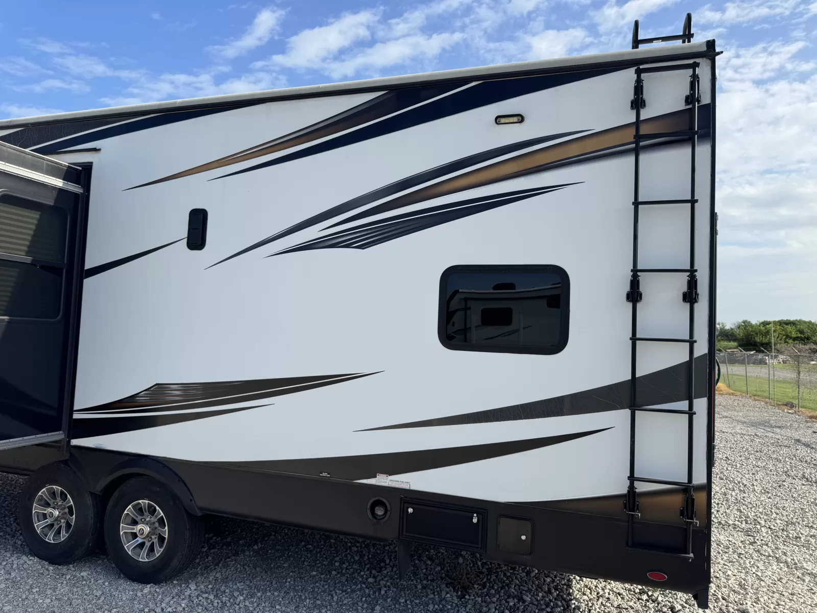 2018 Jayco Talon 313 fifth wheel side profile available at Bell Camper Sales in Bartlesville, Oklahoma