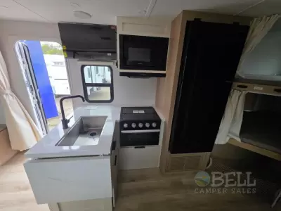 New 2026 Winnebago Thrive 22MBH — photo 23
