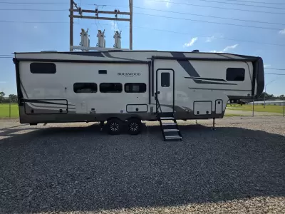 New 2027 Forest River RV Rockwood Signature R374DBH — photo 9