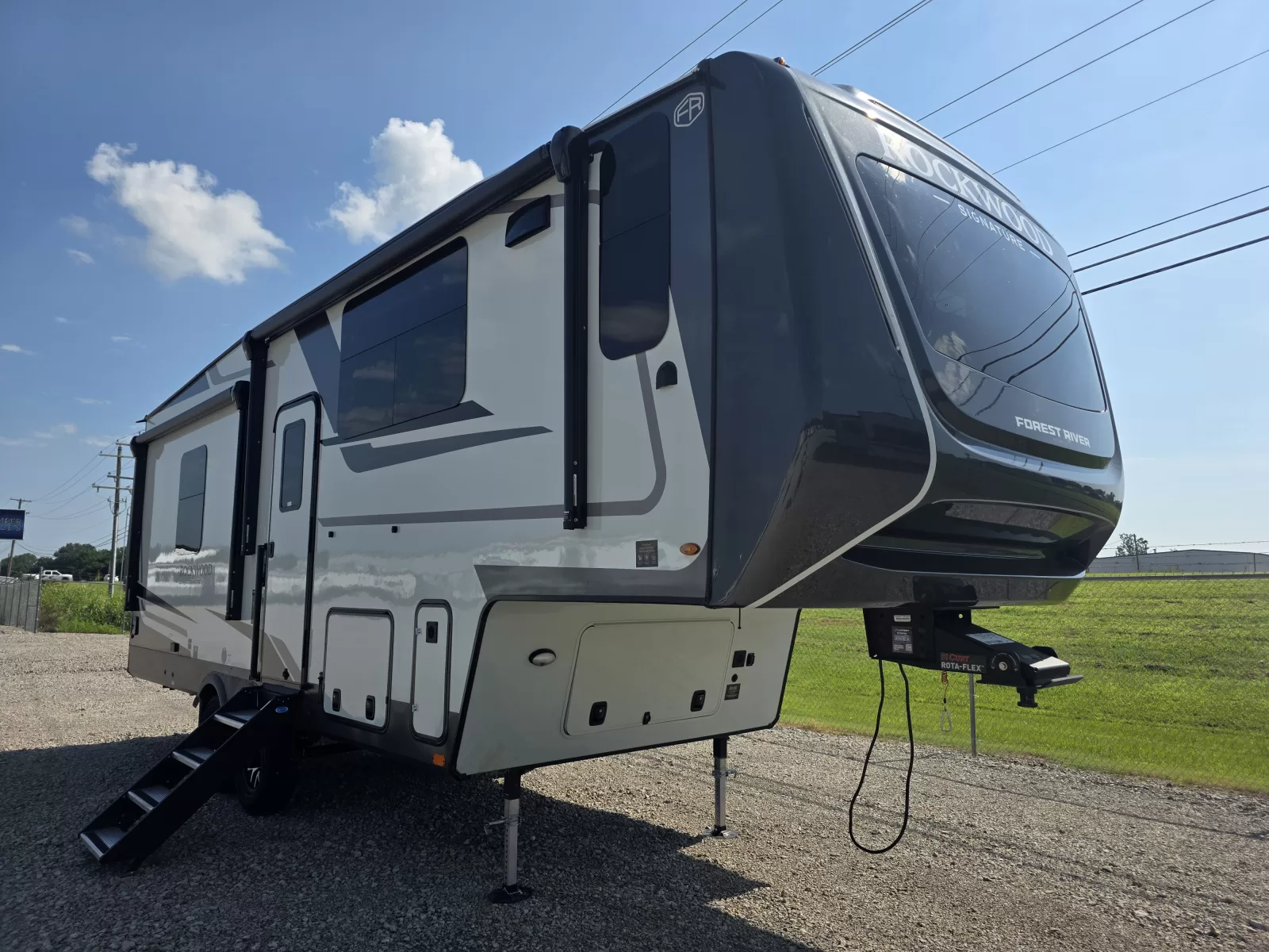 New 2027 Forest River RV Rockwood Signature 290SFK