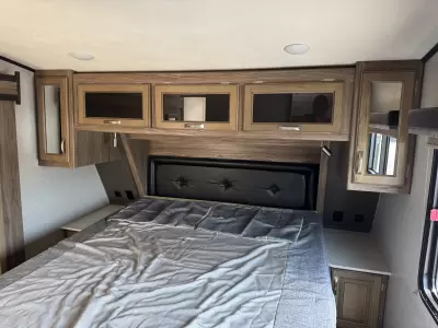 Used 2018 Dutchmen RV Atlas 2952RLF — photo 8