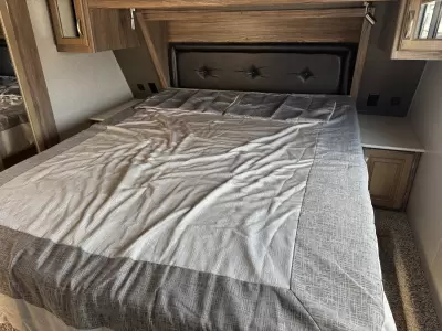 Used 2018 Dutchmen RV Atlas 2952RLF — photo 9