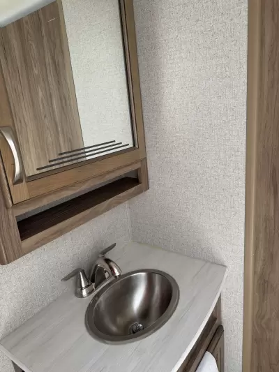 Used 2018 Dutchmen RV Atlas 2952RLF — photo 25