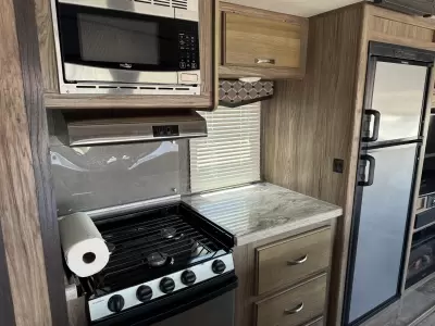 Used 2018 Dutchmen RV Atlas 2952RLF — photo 19