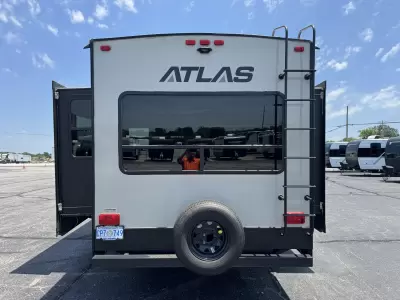 Used 2018 Dutchmen RV Atlas 2952RLF — photo 4