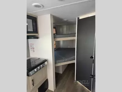 New 2025 Shasta RVs i-5 Edition 525BHS — photo 8