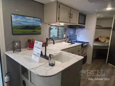 New 2025 Shasta RVs i-5 Edition 525BHS — photo 11