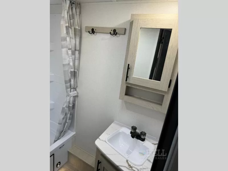 2025 Shasta 525BHS travel trailer feature available at Bell Camper Sales in Bartlesville, Oklahoma