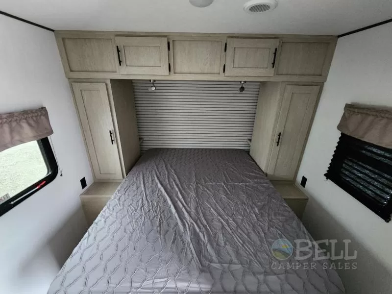 2025 Shasta 526RBS travel trailer slide-out detail available at Bell Camper Sales in Bartlesville, Oklahoma