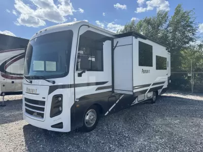 Used 2025 Coachmen pursuit  31TS — photo 3